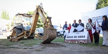 Omar Muñoz inaugura arco techo del bachillerato “Forjadores de Puebla”