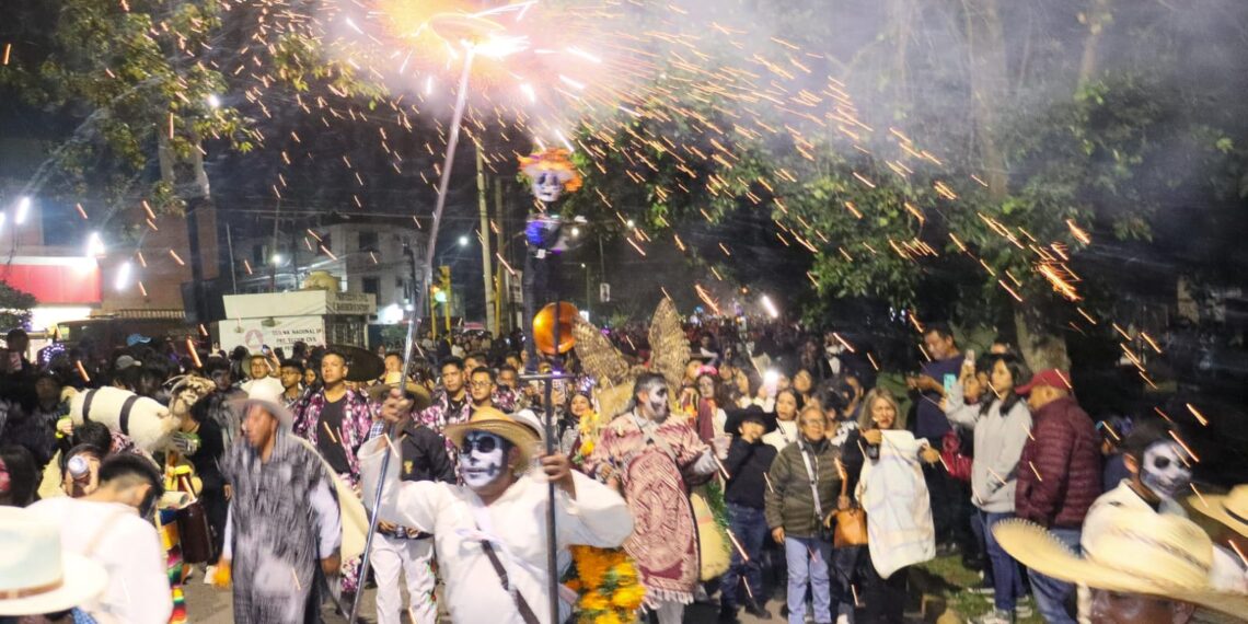 El Desfile de Animeros llenó de magia y color a San Pedro Cholula
