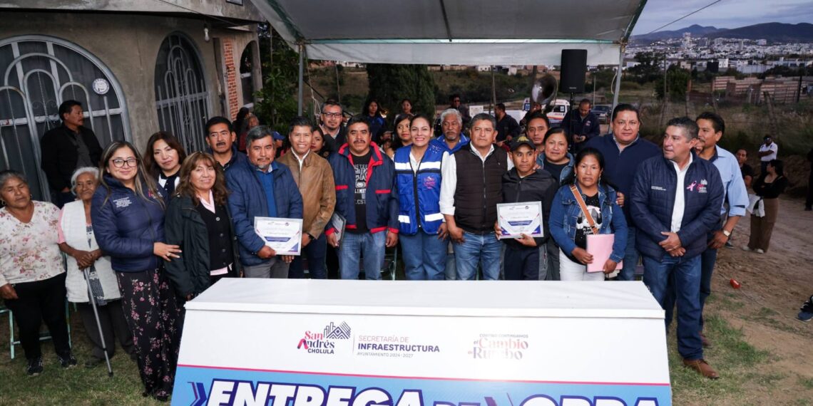 Entrega Lupita Cuautle obras de drenaje y electrificación en San Antonio Cacalotepec