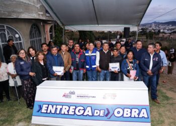Entrega Lupita Cuautle obras de drenaje y electrificación en San Antonio Cacalotepec