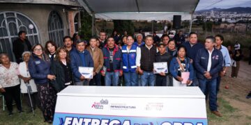 Entrega Lupita Cuautle obras de drenaje y electrificación en San Antonio Cacalotepec