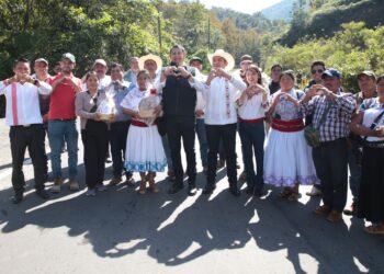 Tras años de olvido, se conectan Sierra Norte y Nororiental con rehabilitación carretera y desarrollo incluyente