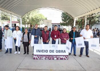 Omar Muñoz inicia obra de captadores pluviales en la Telesecundaria Francisco Alatorre