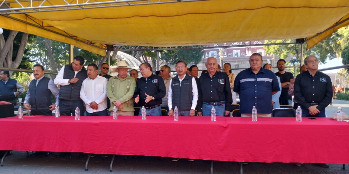 Desfilan más de 3 mil trabajadores de la CSR en conmemoración del 20 de Noviembre