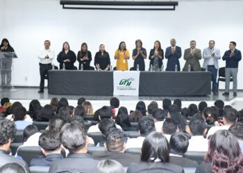 UTH entrega títulos a 586 egresados de TSU para fortalecer trayectorias profesionales