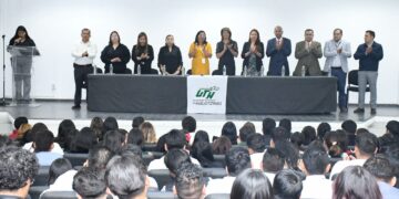 UTH entrega títulos a 586 egresados de TSU para fortalecer trayectorias profesionales