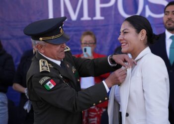 Recibe Lupita Cuautle la Venera “Gran Defensora de la Patria” en ceremonia de ascenso de la Academia Militarizada Ignacio Zaragoza