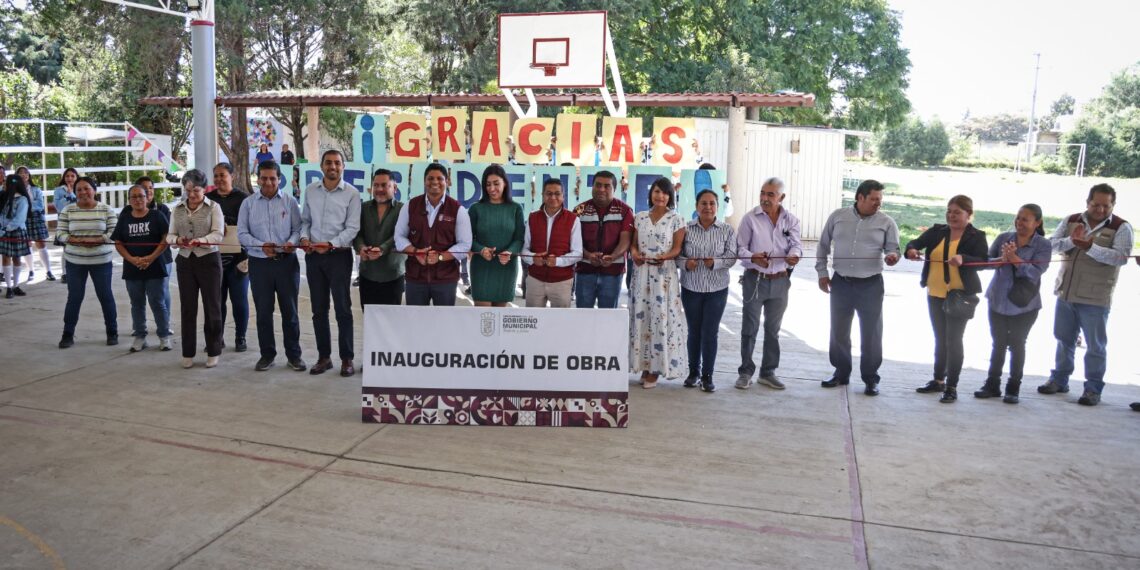 Omar Muñoz entrega arco techo del “Bachillerato Octavio Paz”