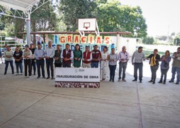 Omar Muñoz entrega arco techo del “Bachillerato Octavio Paz”