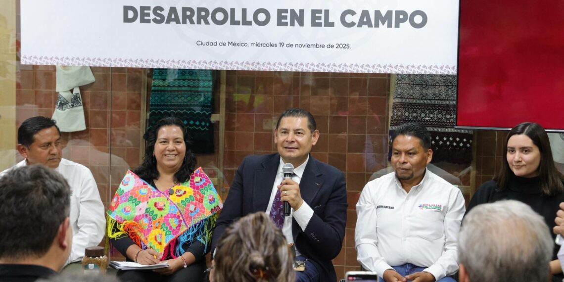 Gobierno de Puebla potencia producción de Nochebuena y consolida a Atlixco como líder nacional