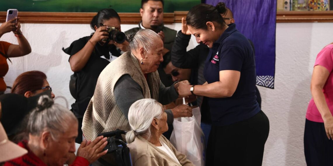 Comienza Lupita Cuautle quinta entrega de apoyos alimentarios