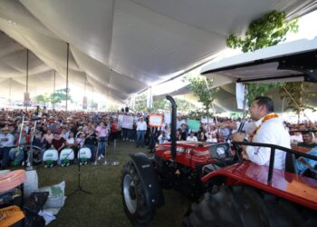 Insumos y tecnología para el campo impulsan soberanía alimentaria en Tenampulco: Armenta