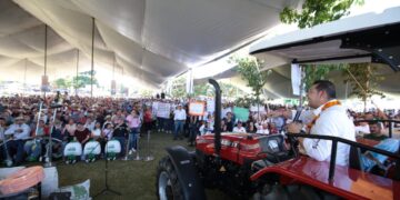 Insumos y tecnología para el campo impulsan soberanía alimentaria en Tenampulco: Armenta
