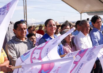 Mejora Lupita Cuautle servicios básicos en San Luis Tehuiloyocan con nueva red de electrificación