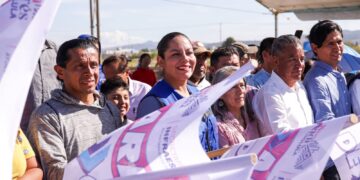 Mejora Lupita Cuautle servicios básicos en San Luis Tehuiloyocan con nueva red de electrificación