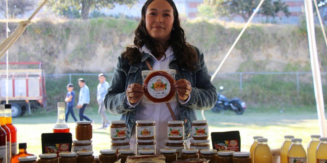 Inauguran la Feria Agroartesanal del Tejocote en Santa María Atexcac