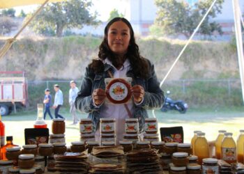 Inauguran la Feria Agroartesanal del Tejocote en Santa María Atexcac