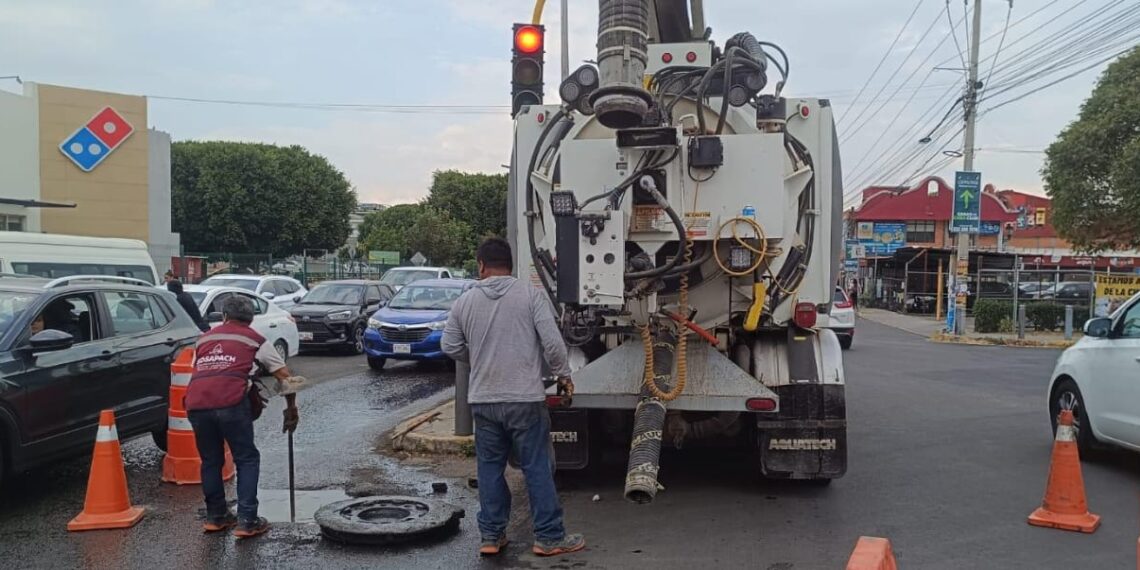 Acciones de desazolve de SOSAPACH fortalecen el sistema sanitario en Cholula