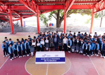 Impulsa Lupita Cuautle a estudiantes sobresalientes en la décima edición del programa escolar