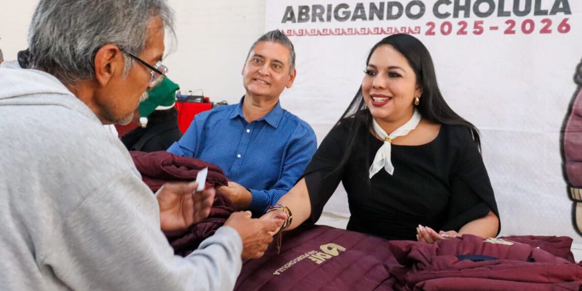 Inicia el programa Abrigando Cholula en Santiago Momoxpan