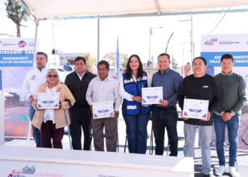 Entrega Lupita Cuautle adoquinamiento en San Bernardino Tlaxcalancingo