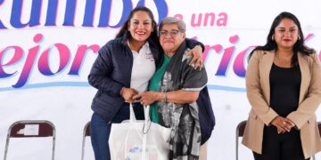 Fortalece Lupita Cuautle la nutrición familiar con 15 mil paquetes alimentarios entregados