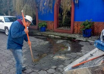 Atiende SOSAPACH fuga de agua en Club de Golf gracias a reporte ciudadano