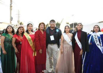 Ilumina UTH la Navidad con caravana que reunió a miles en Huejotzingo