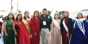 Ilumina UTH la Navidad con caravana que reunió a miles en Huejotzingo
